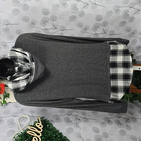 Cozy Plaid Trim Hoodie - Picture 8 of 10